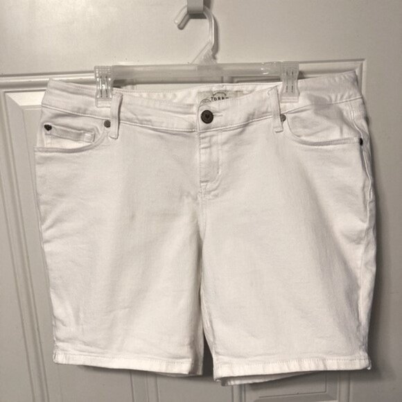 TORRID Denim White Stretch Shorts Classic 5 pocket Womens Plus Size 14 - Picture 2 of 9